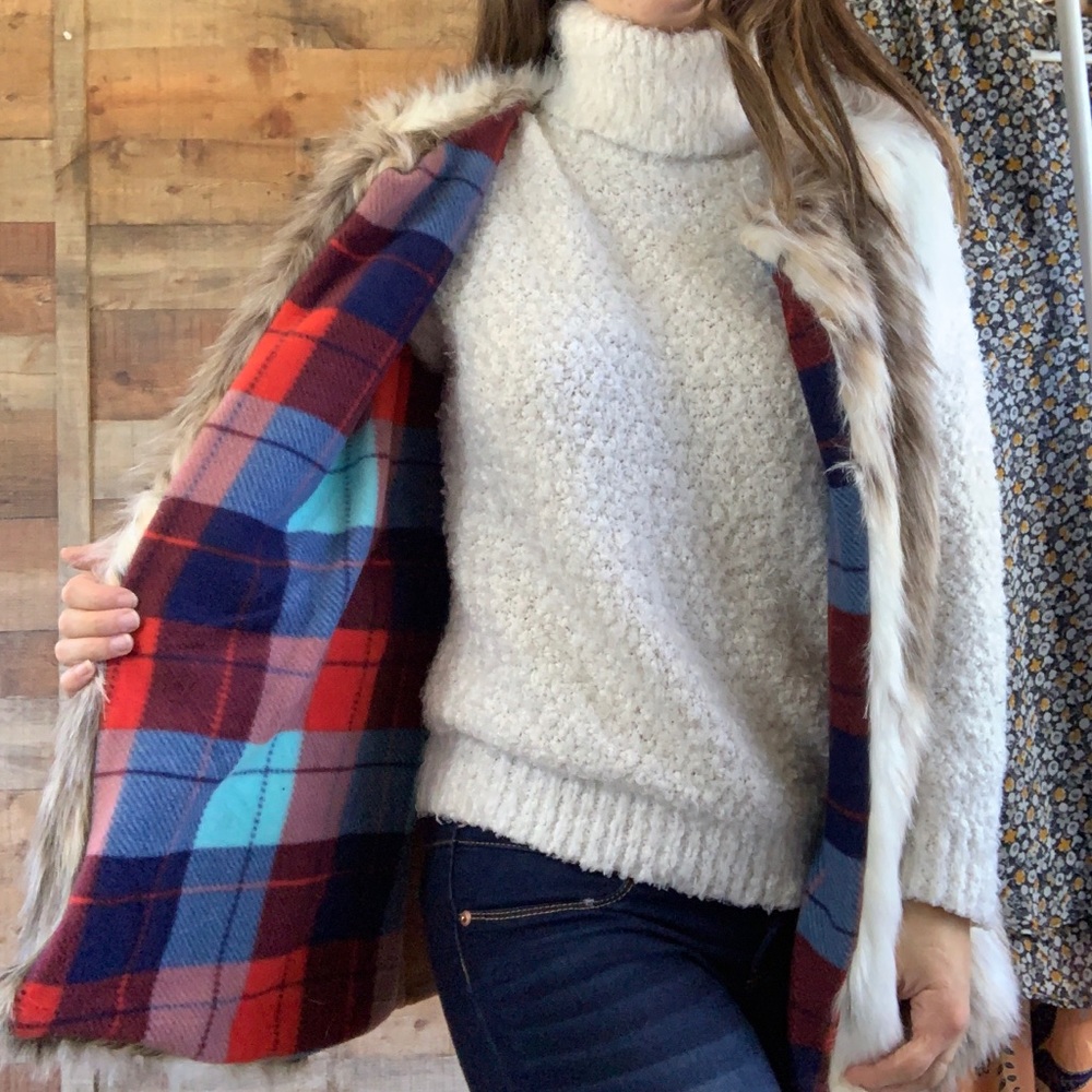 Mottled Faux Fur Vest - Picture 4 of 6